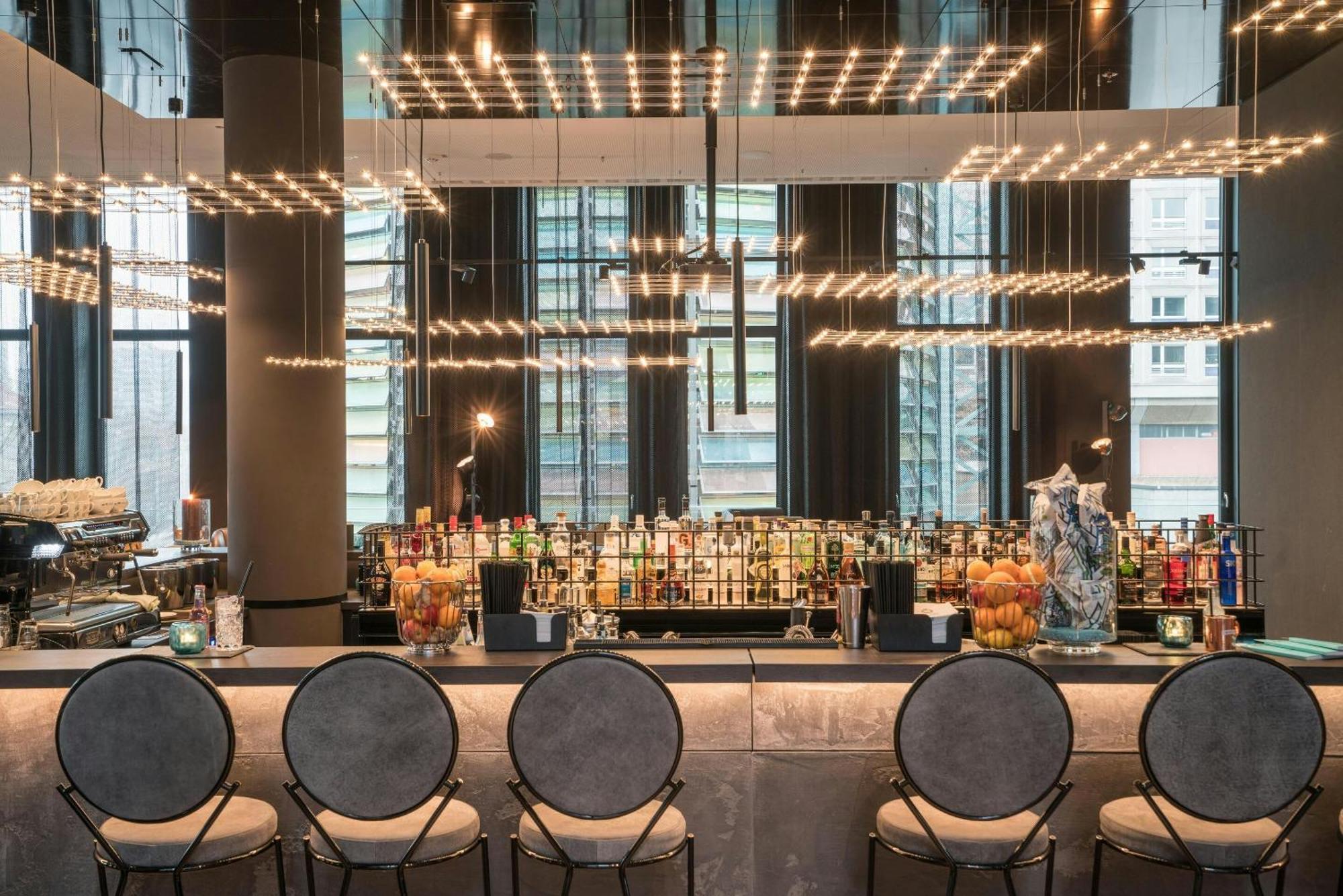 Motel One Berlin-Alexanderplatz — Photos 2